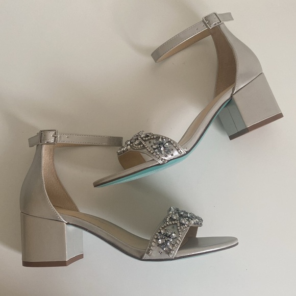 Betsey Johnson Mel Bejeweled Ankle Strap Block Heel Sandals in Silver Size 6 NEW - Picture 11 of 14